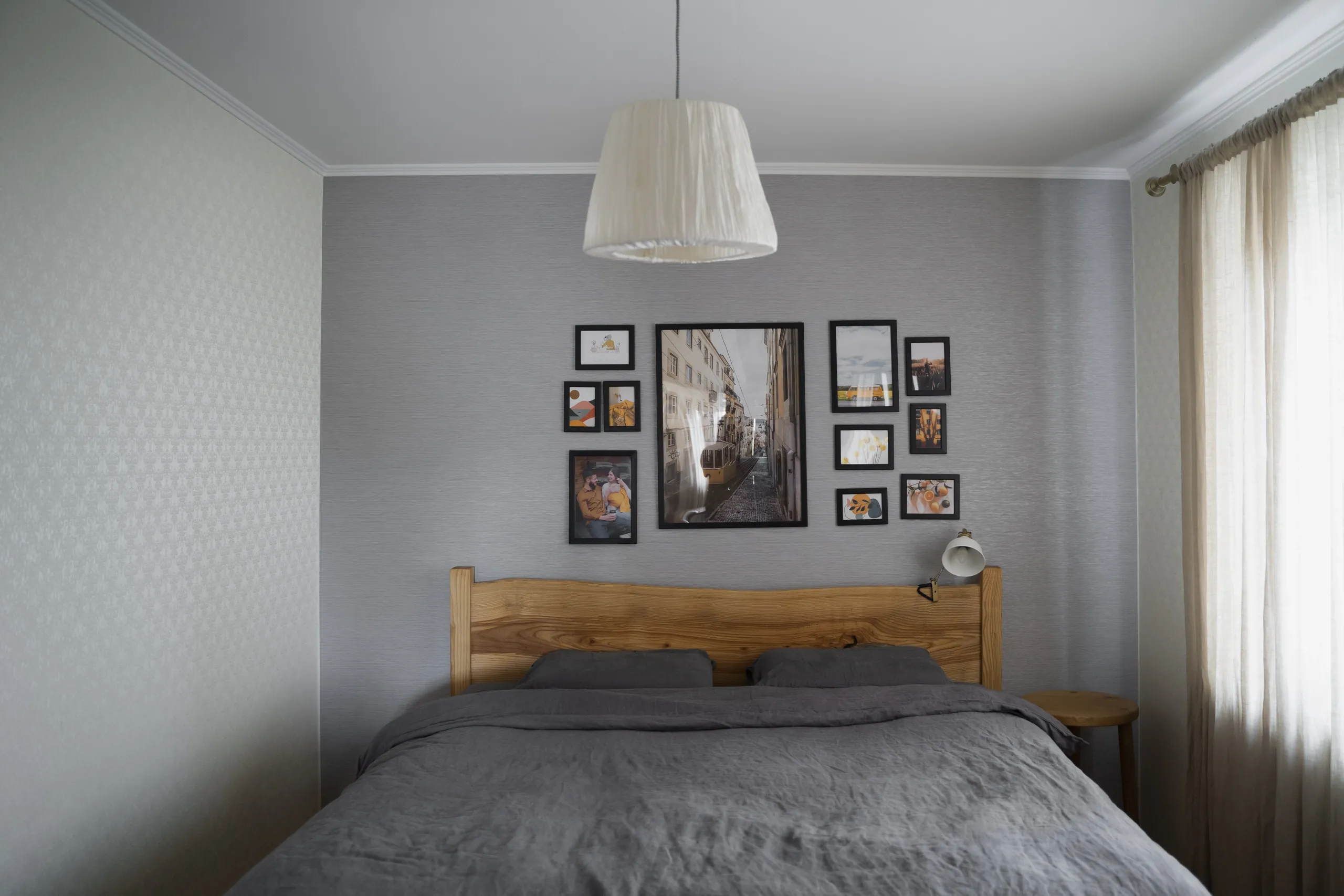 Freshly maintained bedroom for carpet cleaning service